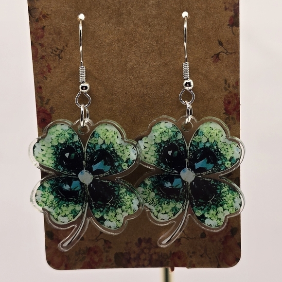 St. Patrick's DAY Heart Shaped Shamrock Acrylic Dangle Earrings Multi Green Colo - Picture 4 of 4